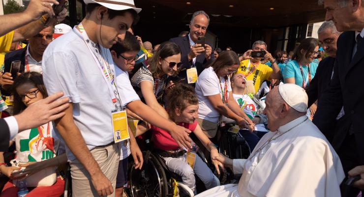 "Voltei a Fátima, ao local das Aparições, e junto com alguns jovens doentes rezei para que Deus curasse o mundo das doenças da alma: o orgulho, a mentira, a inimizade, a violência”